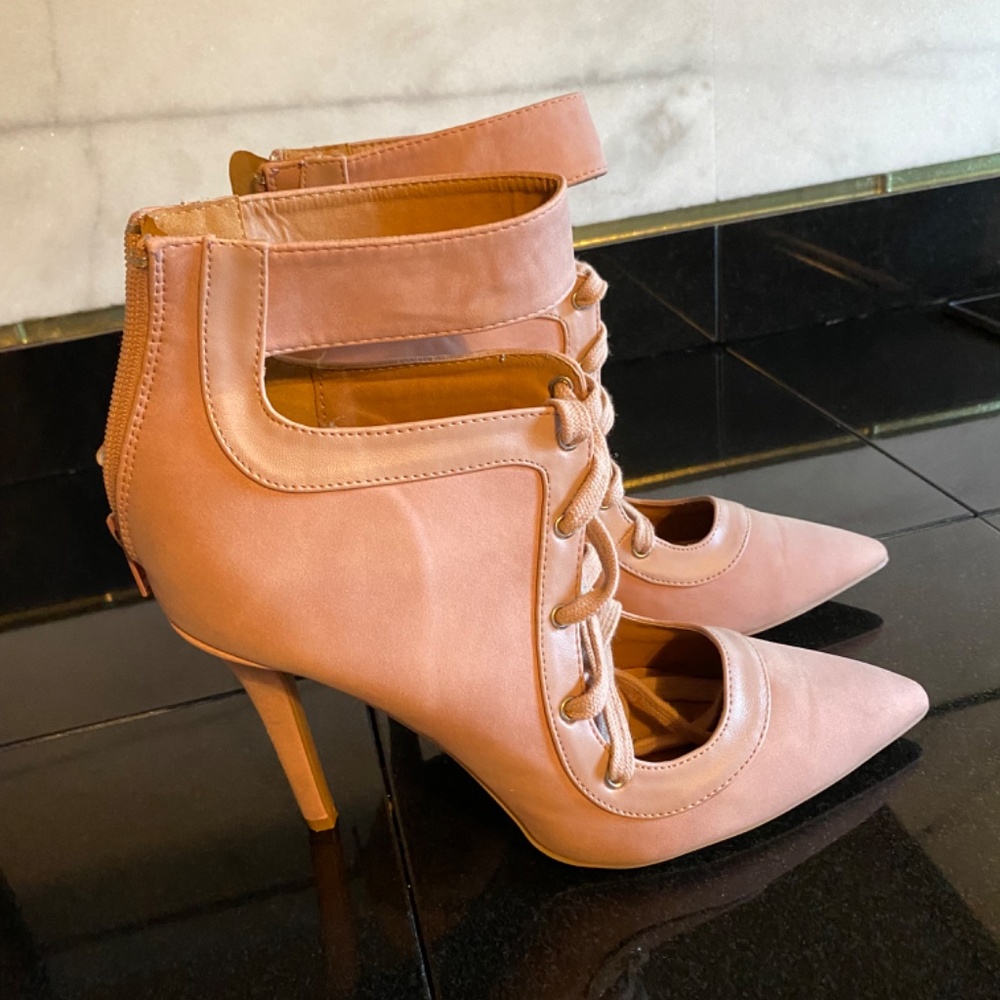 QUPID BARBIE PINK SHOES SIZE 10 M HEELS